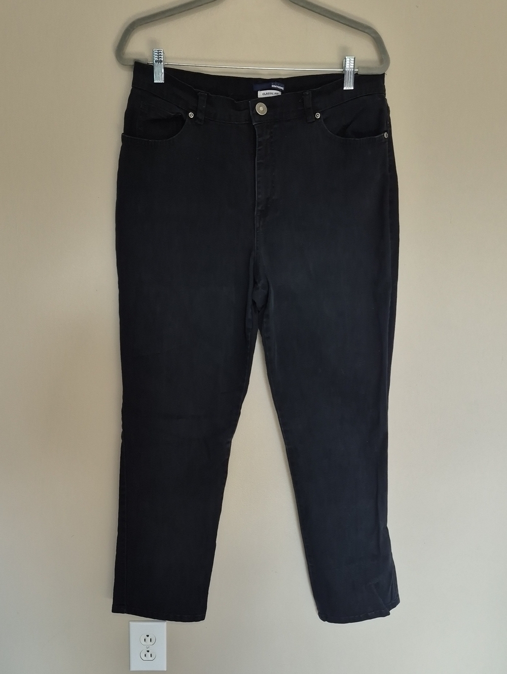 Basic Editions Women's Black Classic Jeans